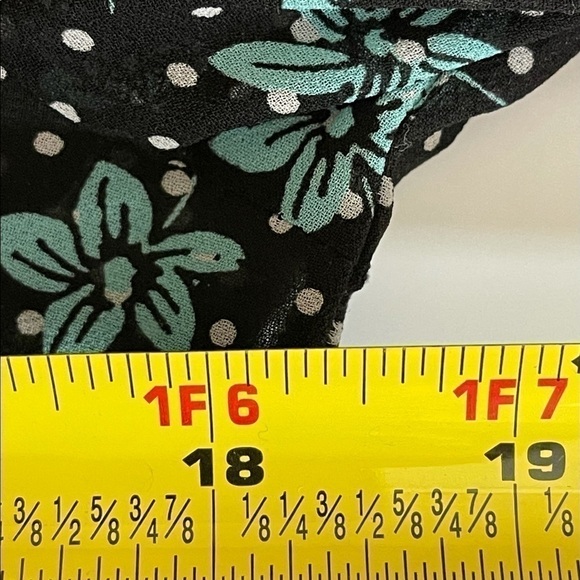 Candies sz sm silky top black with green print - Picture 4 of 9